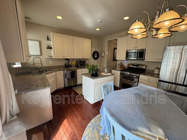 Building Photo - 6987 Forepond Ct