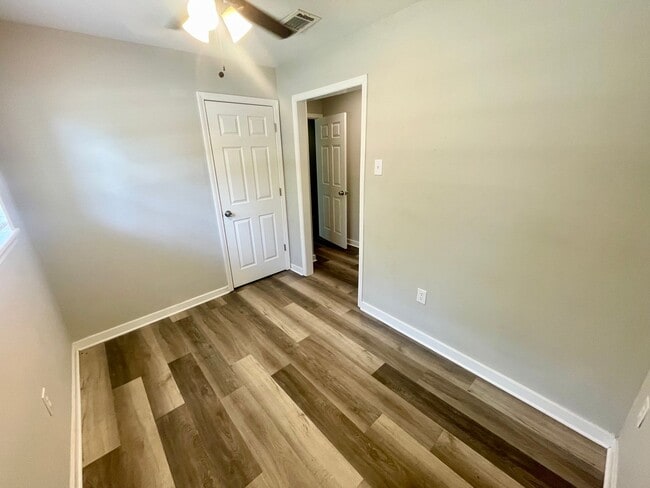 Building Photo - Charming 3 Bedroom Home in Pearl!