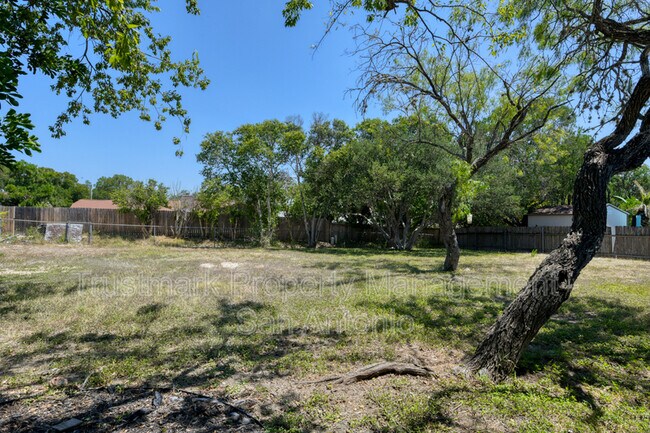 Building Photo - 112 Suncliff Dr