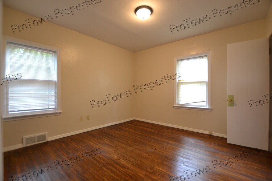 Building Photo - 719 Cowles Ave