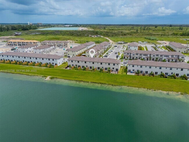 Building Photo - 2796 SE 26th Ave