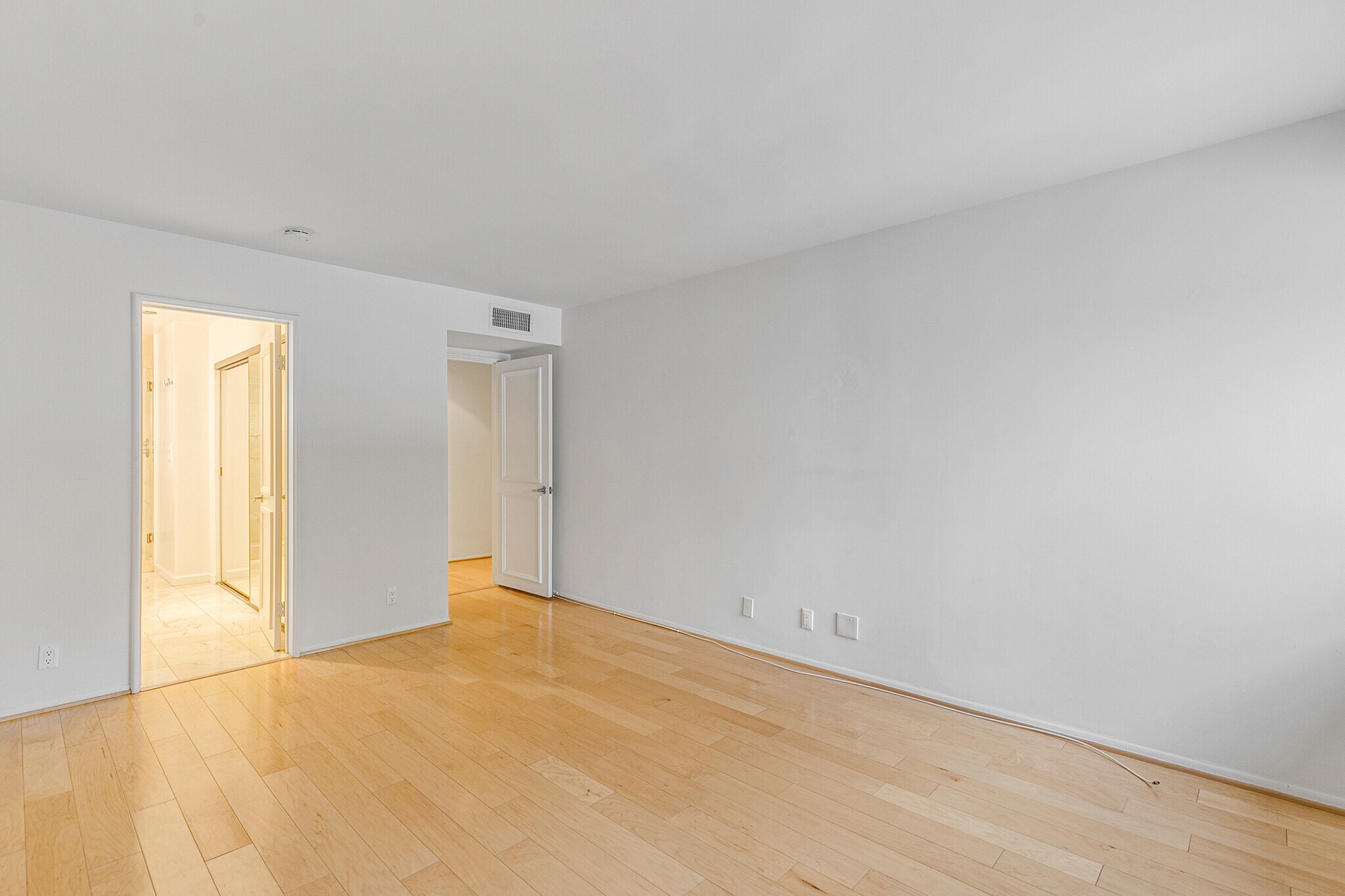 Building Photo - 8535 N West Knoll Dr