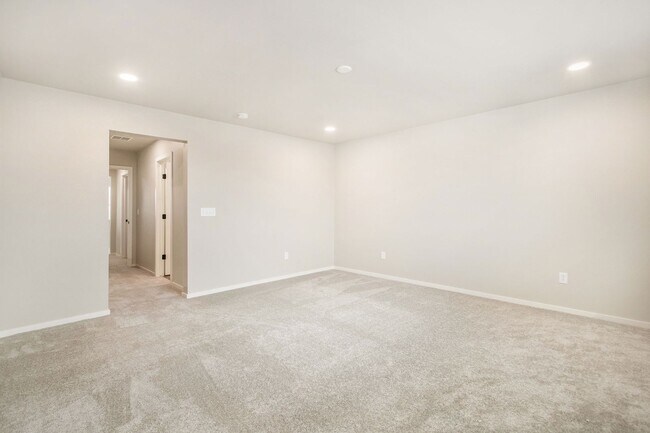 Building Photo - Stunning Home Built in 2022