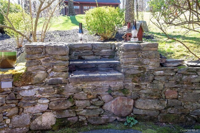 Building Photo - 892 Duell Rd