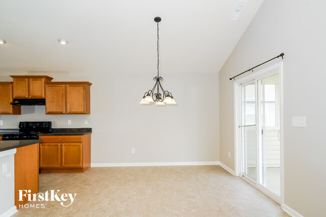Building Photo - 1623 Woodside Cir