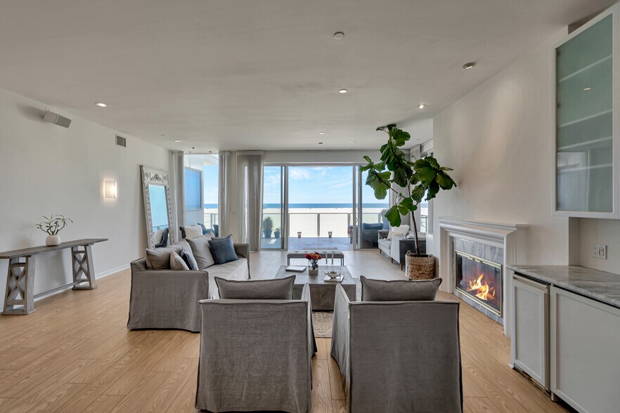 Building Photo - 1351 Palisades Beach Rd
