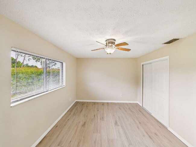 Building Photo - Single-Family Home in Fort Myers | 3 Beds,...