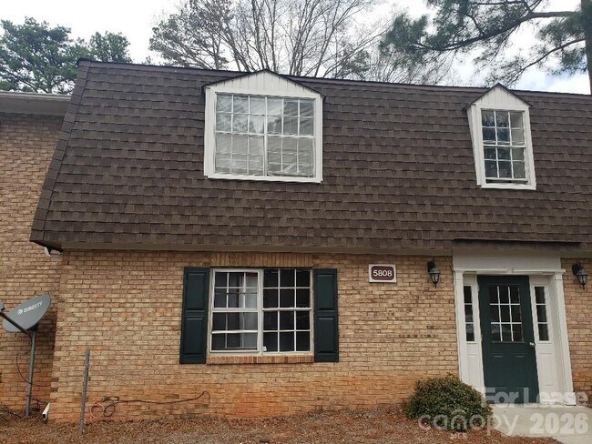 Building Photo - 5808 Hunting Ridge Ln