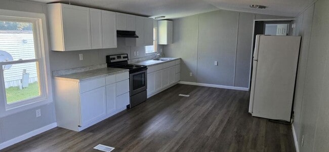 Primary Photo - 375 N Jackson St