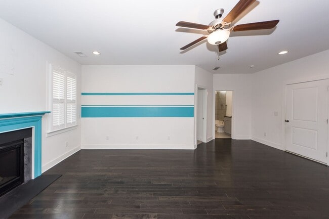 Building Photo - 4 Bedroom 3.5 Bath House in Lawton Park - ...