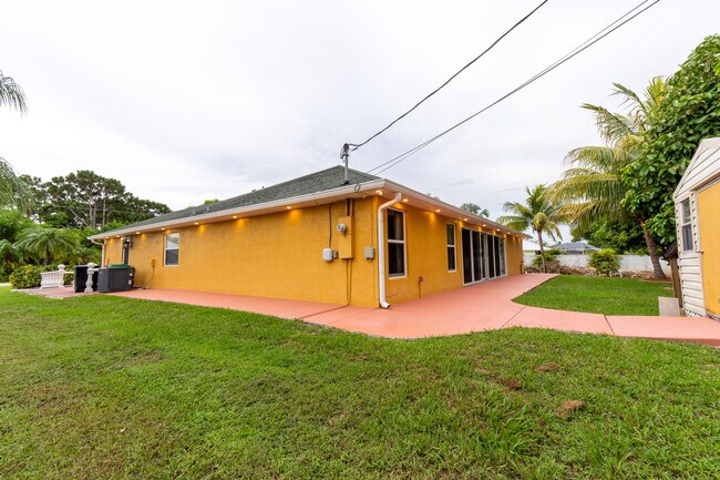 Building Photo - 2853 SE Melaleuca Blvd