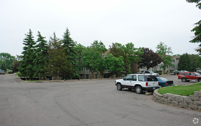 Building Photo - Country Inn Apartments