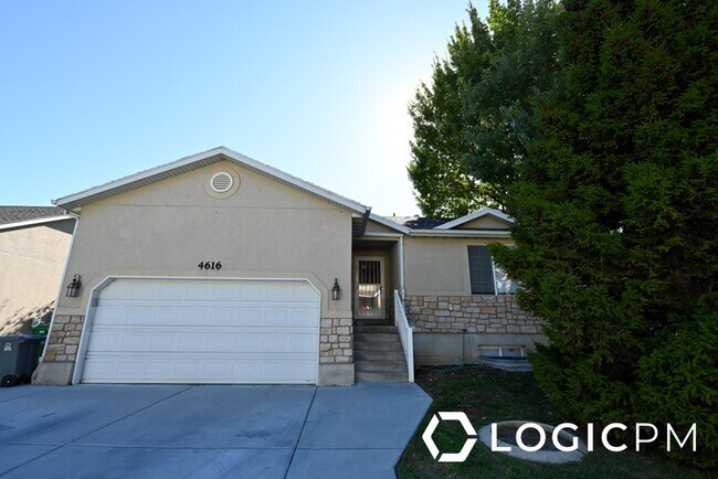 Building Photo - 4616 S Zenia Mdws Ct