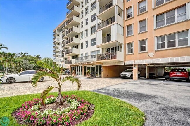 Building Photo - 1150 Hillsboro Mile