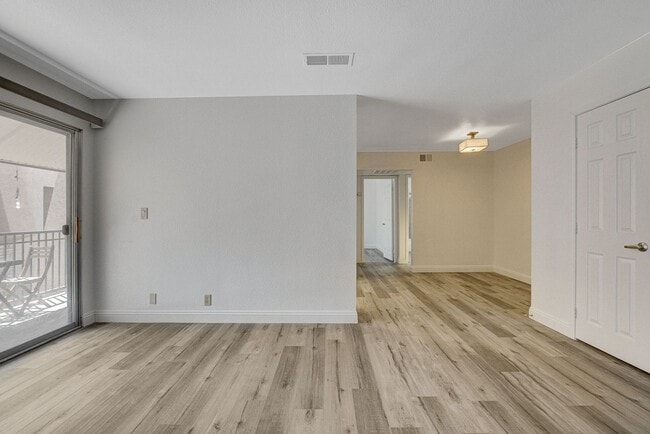 Building Photo - SINGLE BEDROOM CONDO IN GUARD GATED COMMUN...