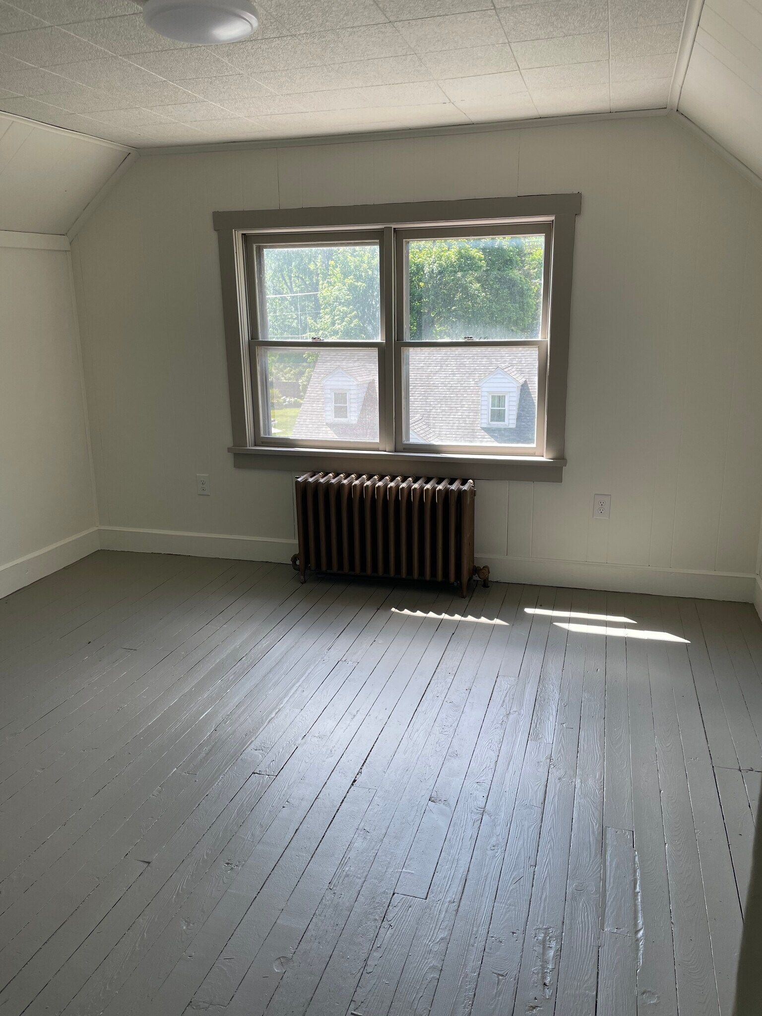 Building Photo - 133 W Pine St