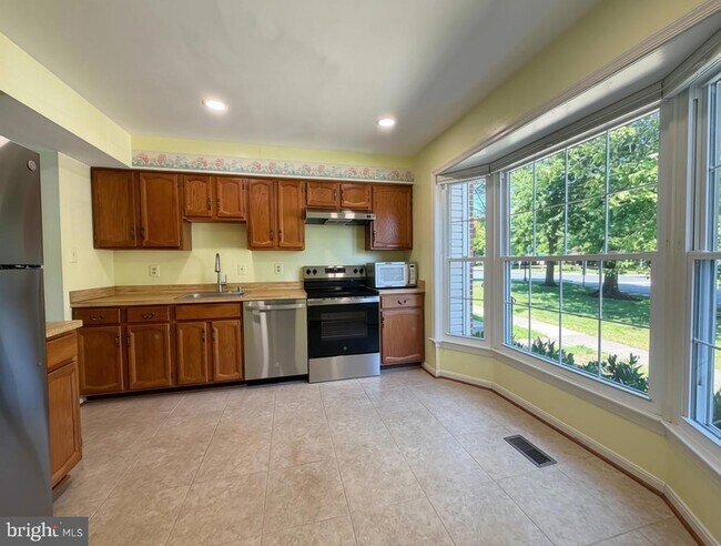 Building Photo - 5406 New London Dr