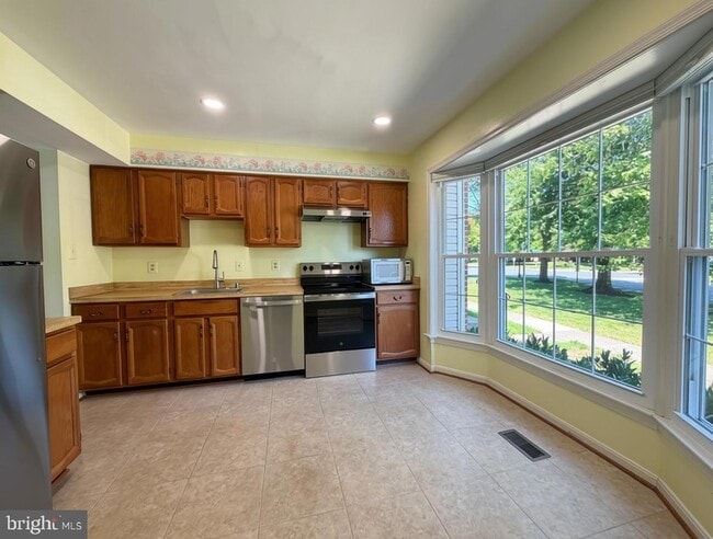 Building Photo - 5406 New London Park Dr