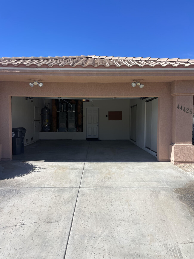 Garage - 44425 Kings Canyon Ln