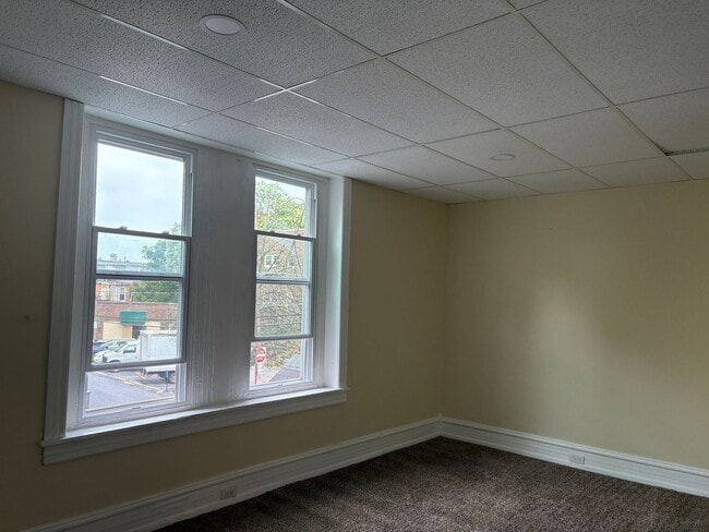 Building Photo - 121 N 11th St