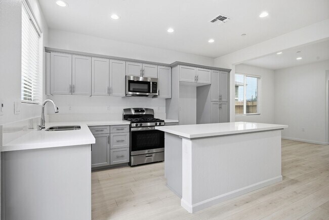 Building Photo - Brand New 4 Bedroom 3 Bathroom with solar in NW Visalia!!!