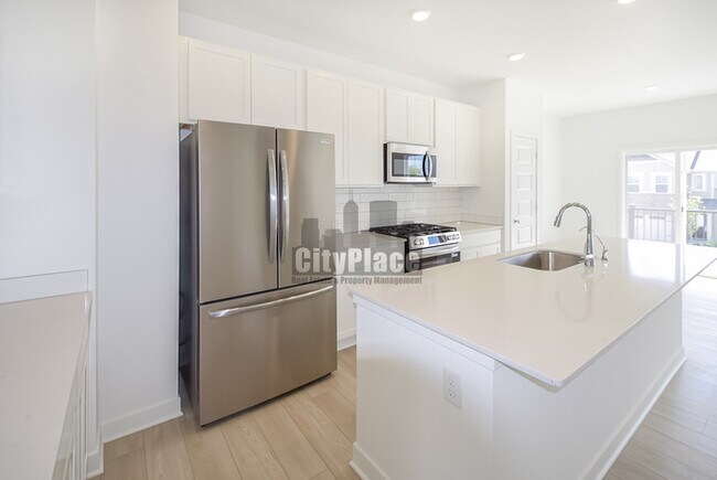 Building Photo - 6574 Halsey St