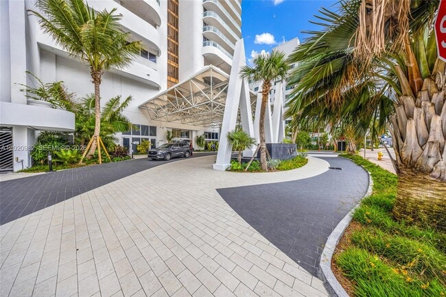Building Photo - 6365 Collins Ave