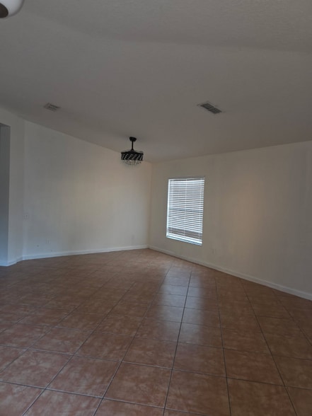 Building Photo - 2225 Granger Ave