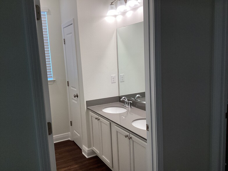 Building Photo - 20363 Calla Lily Dr