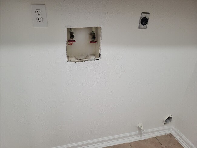 Building Photo - 13839 Walnut Hollow Ln
