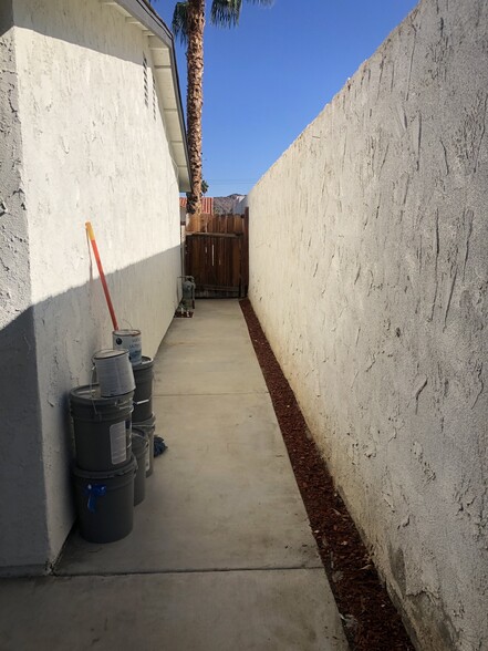 Building Photo - 52415 Avenida Vallejo