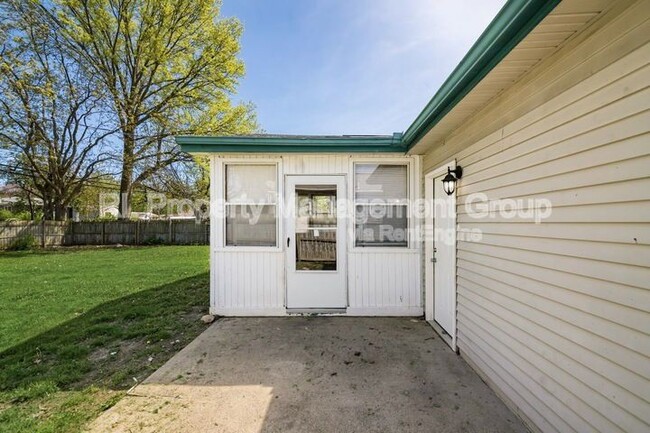 Building Photo - 4922 Dunlap Rd