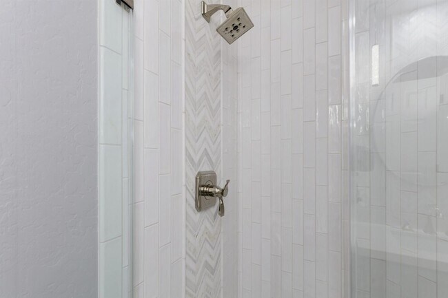Building Photo - 7647 E Los Gatos Dr