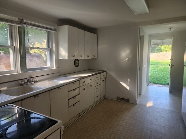 Building Photo - 2 Bed 1 Bath House Siloam Community