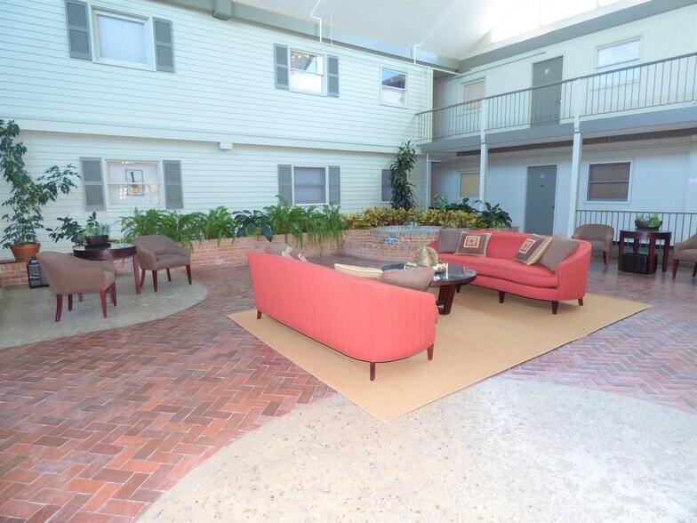 Building Photo - 410 6th Ave SW