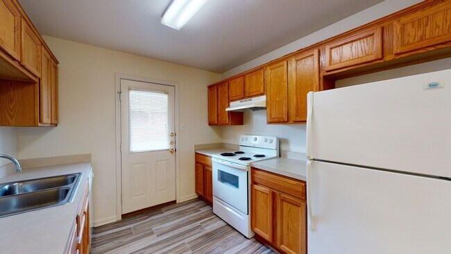 Building Photo - ALL TILE DUPLEX IN NOLANVILLE! RENT $1,295...
