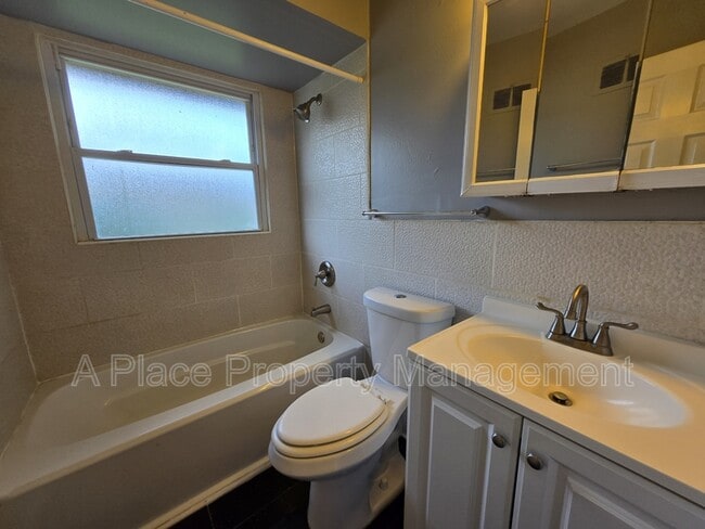 Building Photo - 125 Florisota Dr