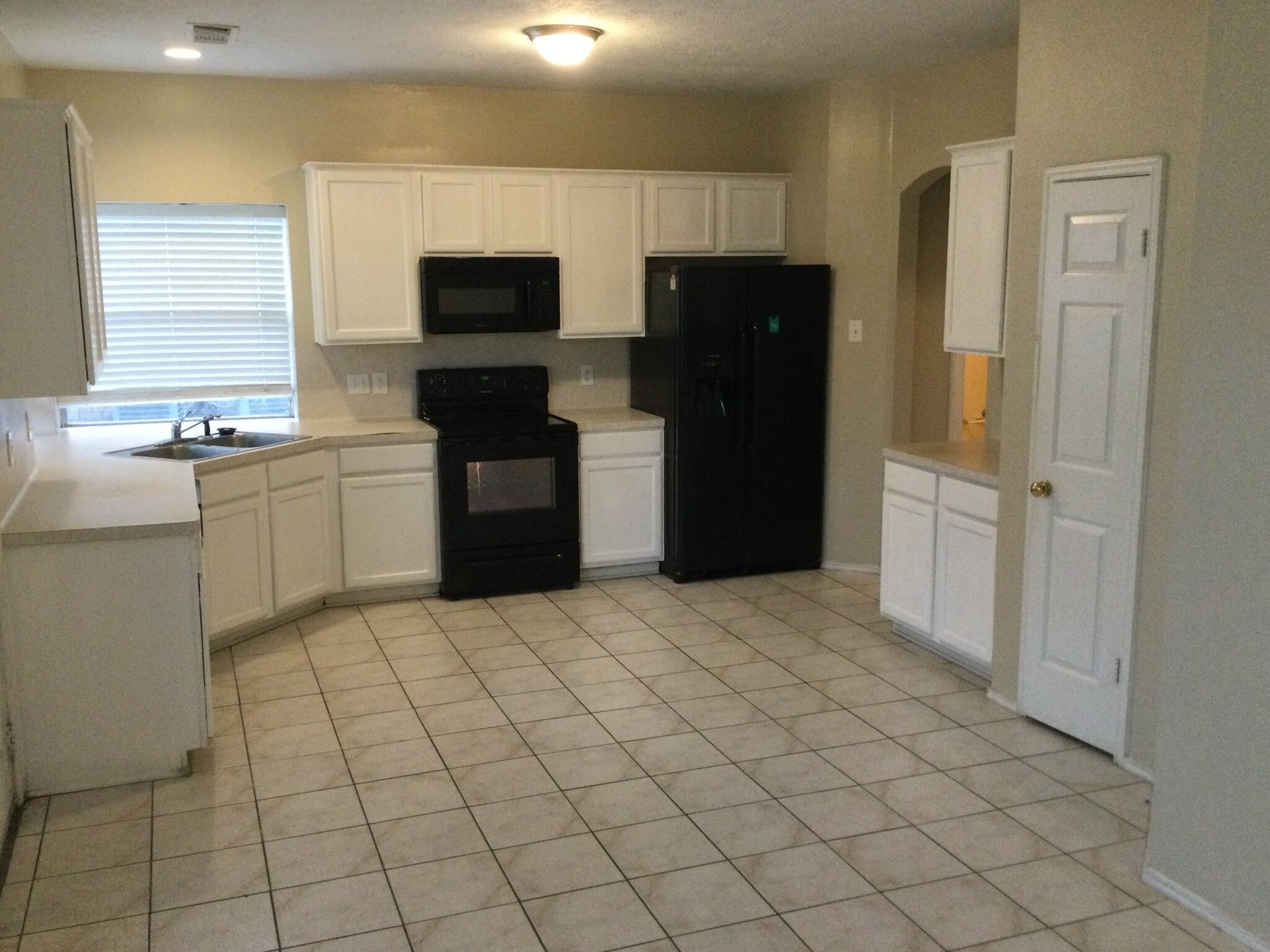 Building Photo - 2218 Laurel Oaks Dr