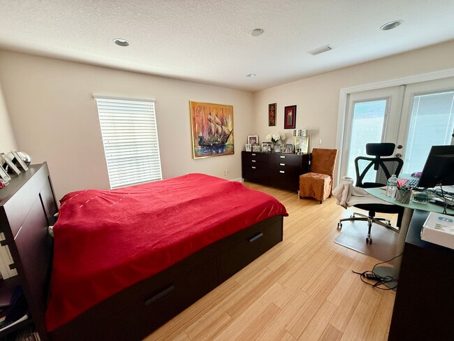 Building Photo - Carillon townhome in Gated Community