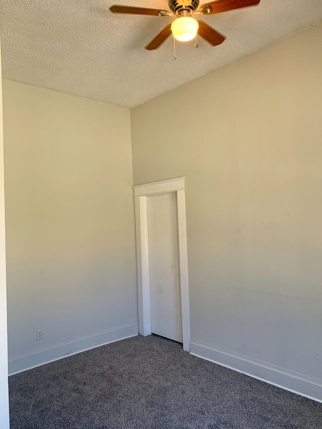 Building Photo - SPACIOUS AND NEWLY RENOVATED 3 BEDROOM 1 1...