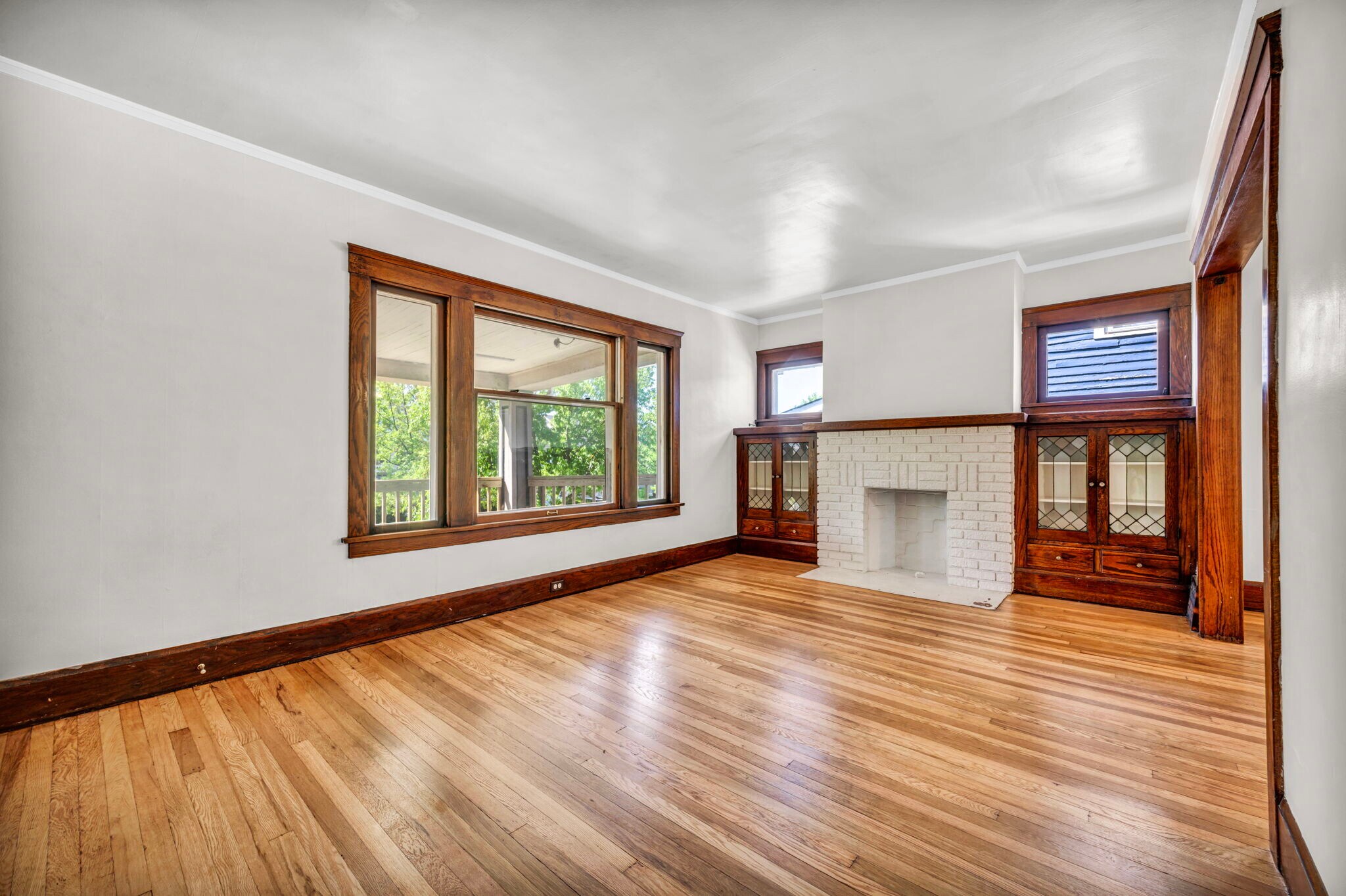 Building Photo - 1331 W 102nd St