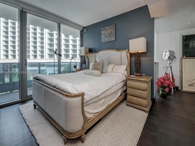 Building Photo - 200 Biscayne Blvd Way