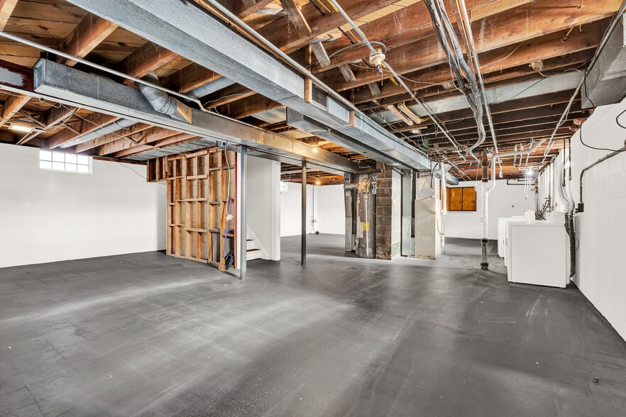 Building Photo - 4305 S Iowa Ave