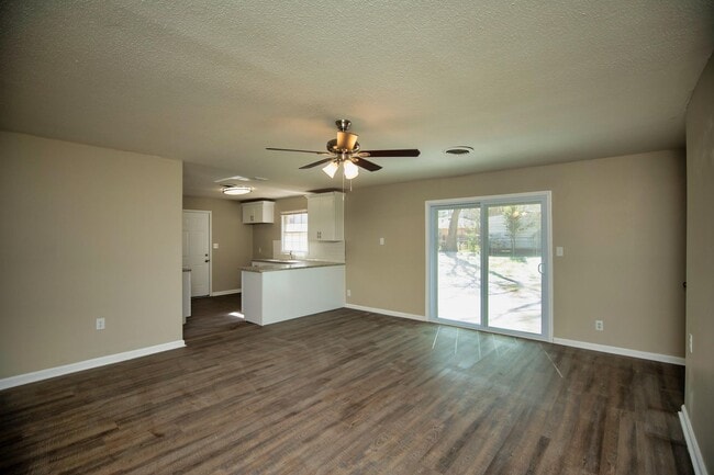 Building Photo - ** 3 bed 2 bath located in Dalraida ** Cal...