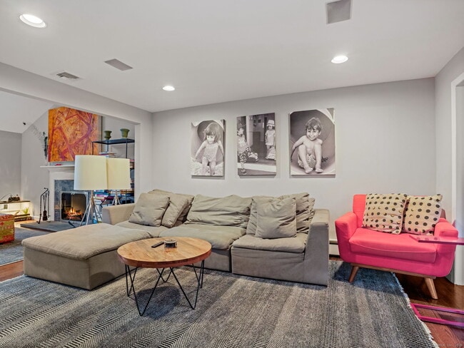 Building Photo - 10 Tupelo Rd