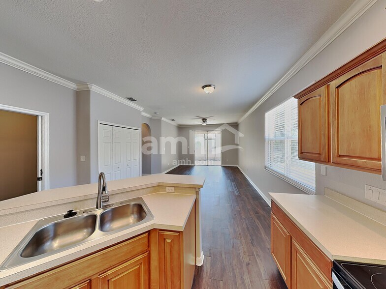 Building Photo - 1560 Mountclair Ct