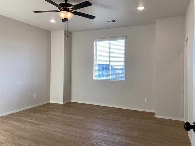 Building Photo - Stylish Second-Floor Condo w/ Two-Car Garage