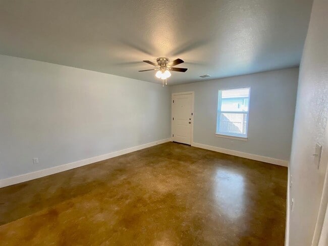 Building Photo - 300 Pendergrass St