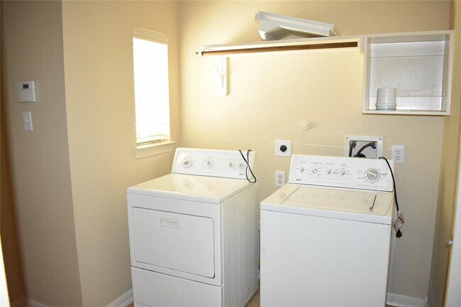 Building Photo - 26422 Meadow Dawn Ln