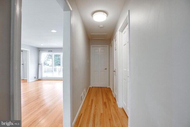 Building Photo - 1208 Forestwood Dr